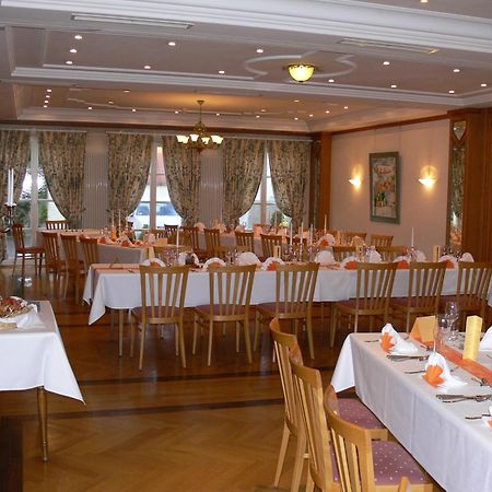 Hotel-Restaurant Roter Ochsen Lauchheim Екстер'єр фото