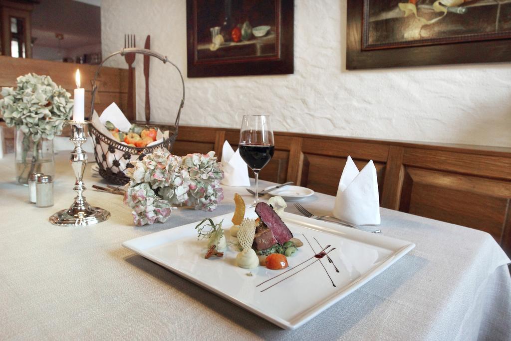 Hotel-Restaurant Roter Ochsen Lauchheim Екстер'єр фото