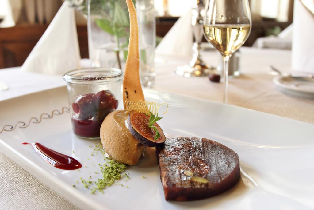 Hotel-Restaurant Roter Ochsen Lauchheim Екстер'єр фото