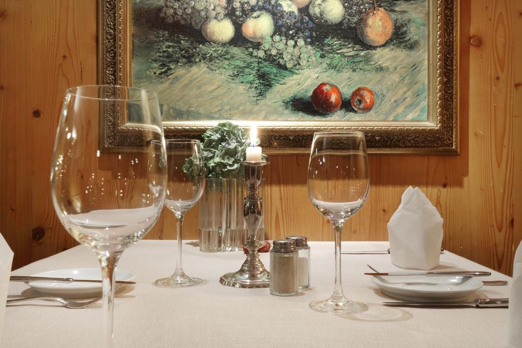 Hotel-Restaurant Roter Ochsen Lauchheim Екстер'єр фото