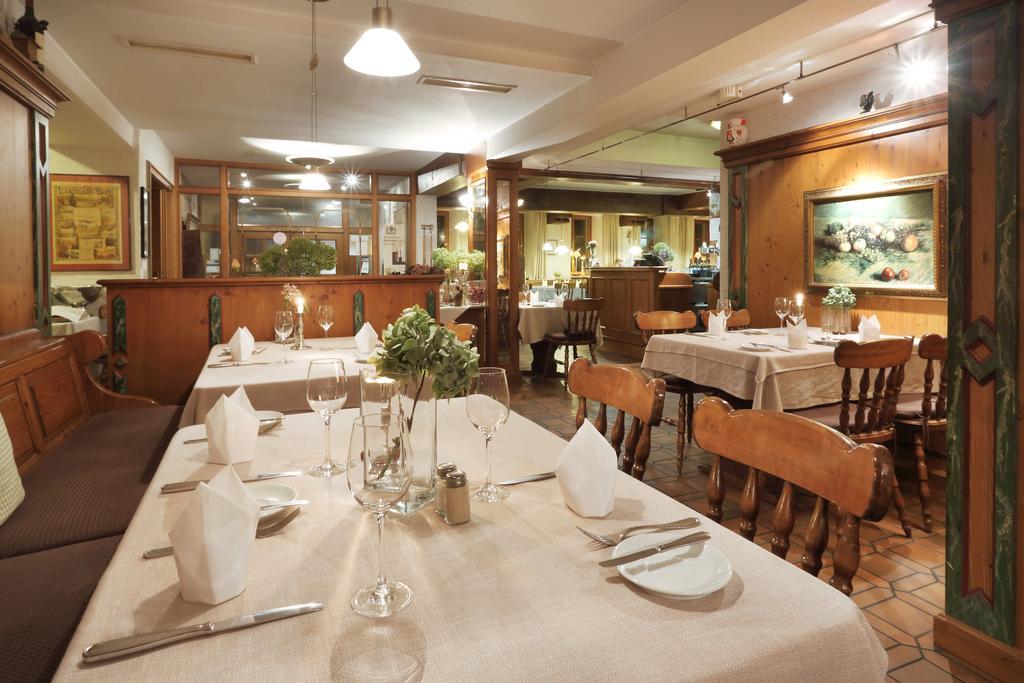 Hotel-Restaurant Roter Ochsen Lauchheim Екстер'єр фото