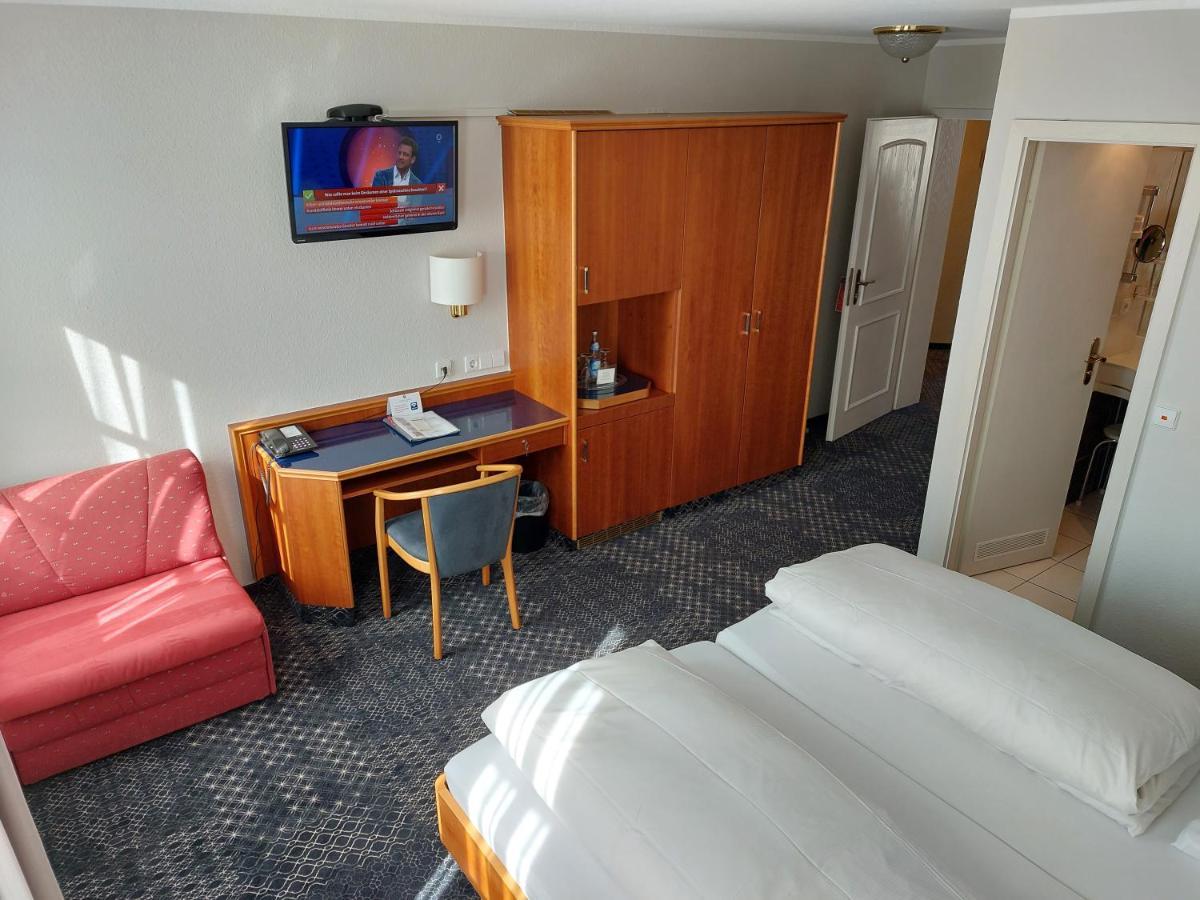 Hotel-Restaurant Roter Ochsen Lauchheim Екстер'єр фото