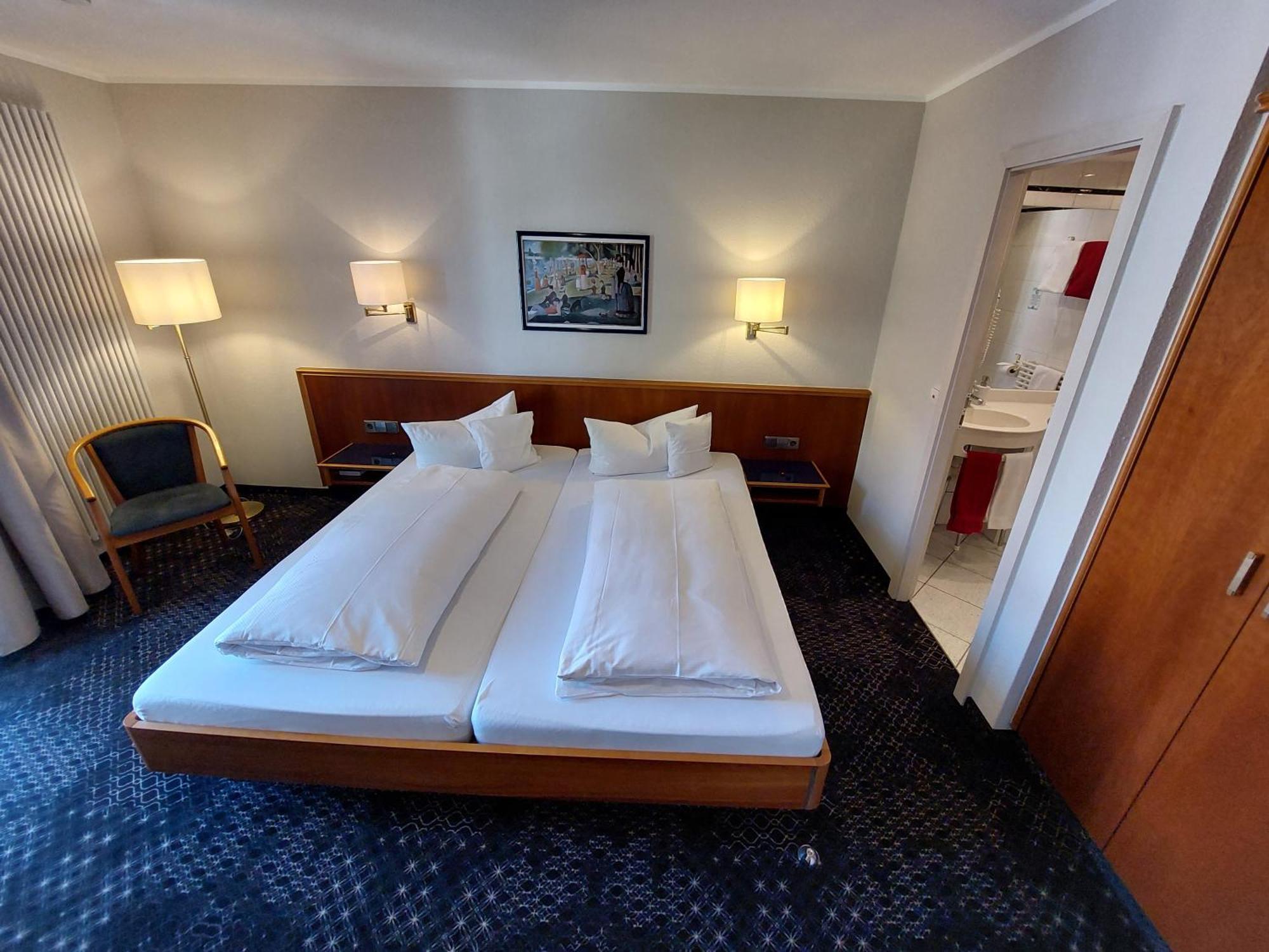 Hotel-Restaurant Roter Ochsen Lauchheim Екстер'єр фото