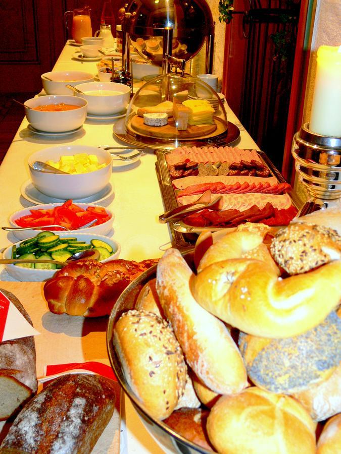 Hotel-Restaurant Roter Ochsen Lauchheim Екстер'єр фото