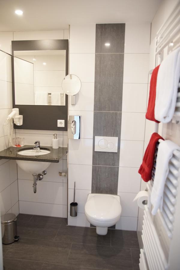 Hotel-Restaurant Roter Ochsen Lauchheim Екстер'єр фото