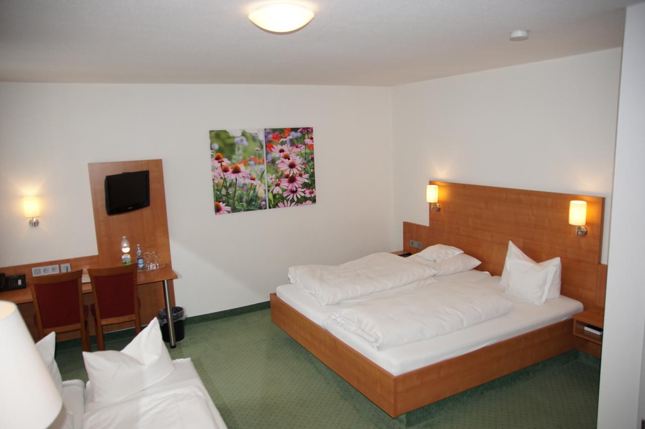 Hotel-Restaurant Roter Ochsen Lauchheim Екстер'єр фото