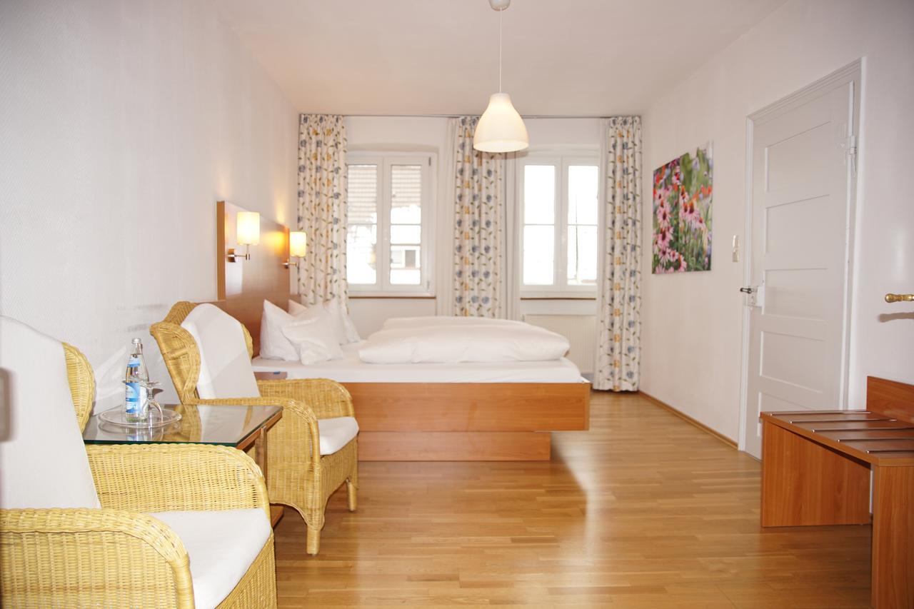 Hotel-Restaurant Roter Ochsen Lauchheim Екстер'єр фото