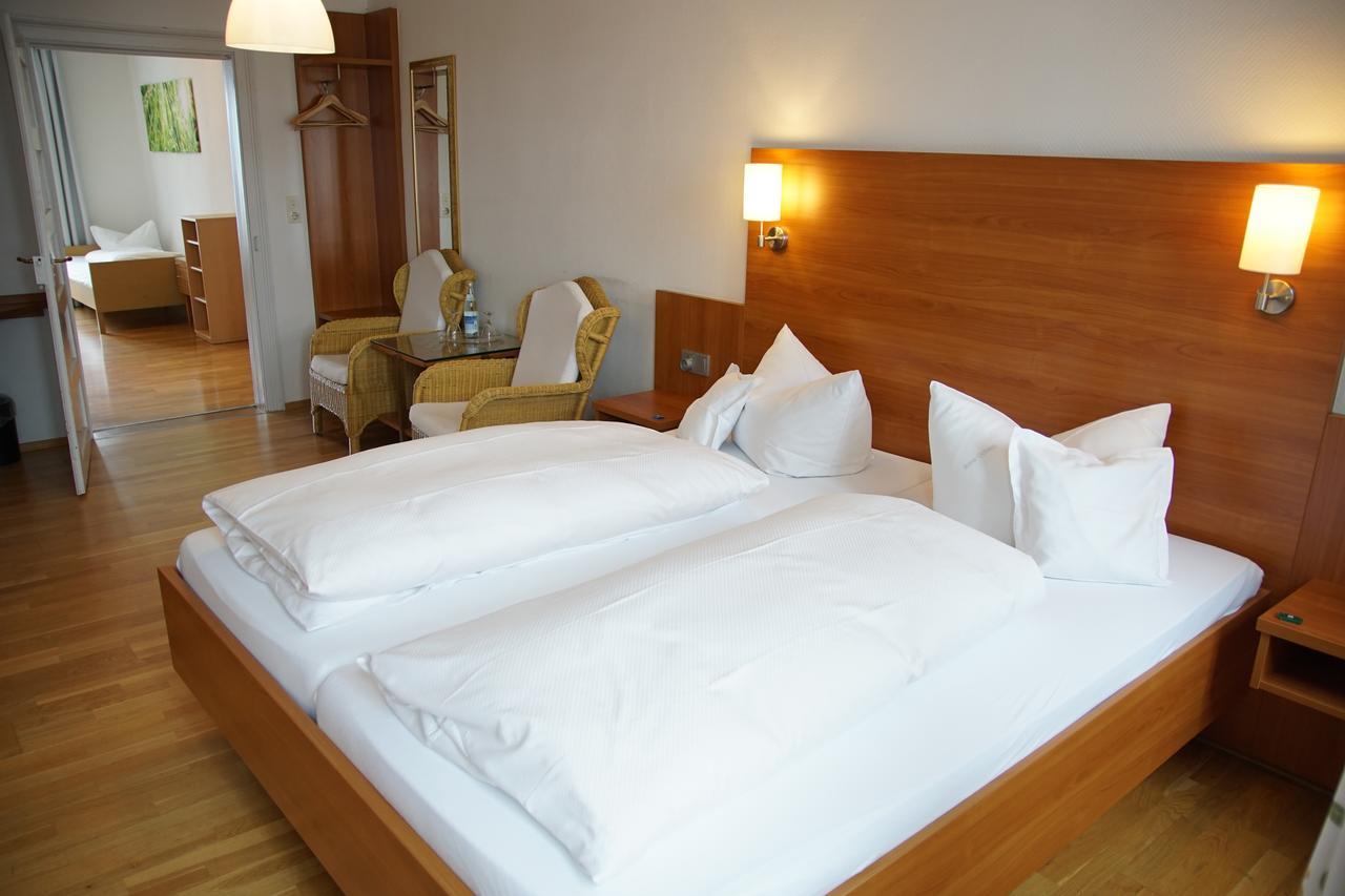 Hotel-Restaurant Roter Ochsen Lauchheim Екстер'єр фото