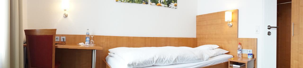 Hotel-Restaurant Roter Ochsen Lauchheim Екстер'єр фото