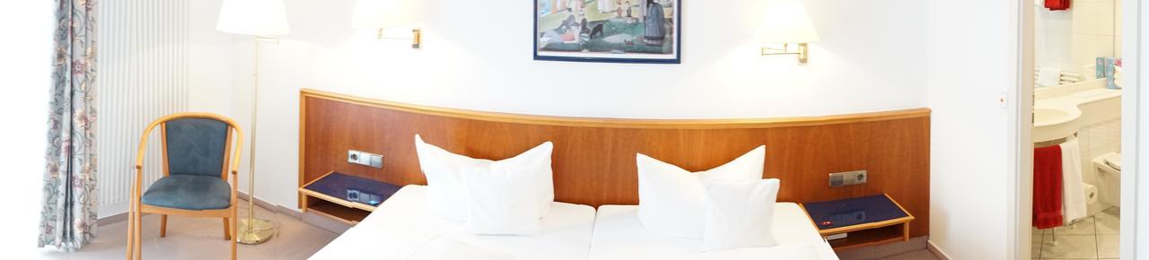Hotel-Restaurant Roter Ochsen Lauchheim Екстер'єр фото