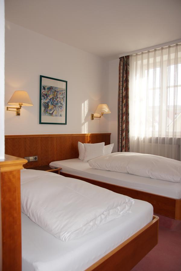 Hotel-Restaurant Roter Ochsen Lauchheim Екстер'єр фото